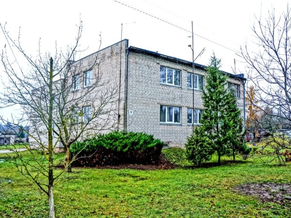 PARDUODAMAS SU DALINIAIS PATOGUMAIS (YRA TIK VANDENTIEKIS) 3 KAMBARIŲ BUTAS IGNALINOS RAJONE, KAZOKINĖS KAIME, DVARO G. 9 , ŠALIA IGNALINOS