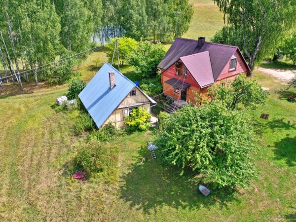 ĮRENGTA KAIMO SODYBA – VIENKIEMIS SU NET 11,4 HA ŽEMĖS SKLYPU ZARASŲ R., PETKŪNŲ K. 4, ŠALIA PUIKAUS AVILIO EŽERO