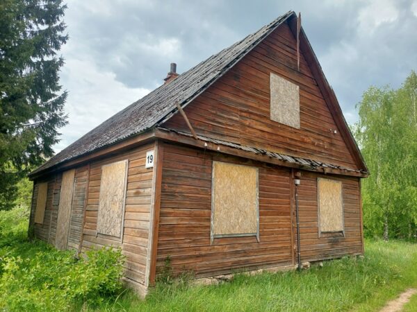 DU ŽEMĖS SKLYPAI SU GYVENAMUOJU NAMU ZARASŲ R., UŽTILTĖS K., ŽIRGŲ G. 19 IR 19B, ŠALIA POILSIAUTOJŲ PAMĖGTO SARTŲ EŽERO IR DUSETŲ MIESTELIO