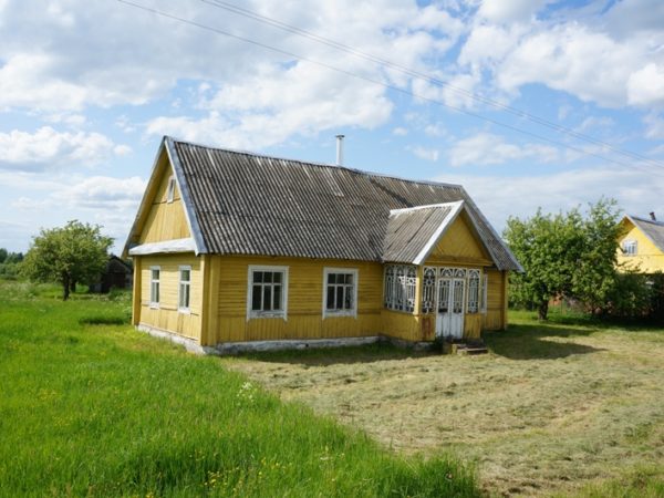 SODYBA ŠVENČIONIŲ RAJONE, LAZDINIŲ KAIME, ŠALIA ŽUVINGO LAZDINIŲ EŽERO (IKI EŽERO APIE 300 M)