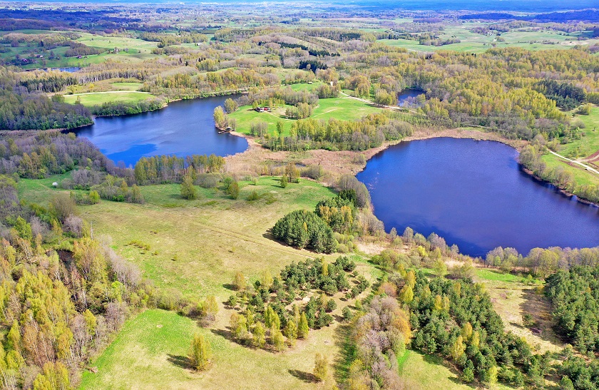 DU TARPUSAVYJE BESIRIBOJANTYS 4,42 HA IR 2,91 HA ŽEMĖS ŪKIO PASKIRTIES UNIKALŪS SKLYPAI TARP GRAŽIŲ EŽERŲ – ANGLINIO IR GĖLUŽIO – UTENOS R., BAJORIŠKIŲ K.
