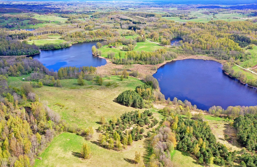 DU TARPUSAVYJE BESIRIBOJANTYS 4,42 HA IR 2,91 HA ŽEMĖS ŪKIO PASKIRTIES UNIKALŪS SKLYPAI TARP GRAŽIŲ EŽERŲ – ANGLINIO IR GĖLUŽIO – UTENOS R., BAJORIŠKIŲ K.