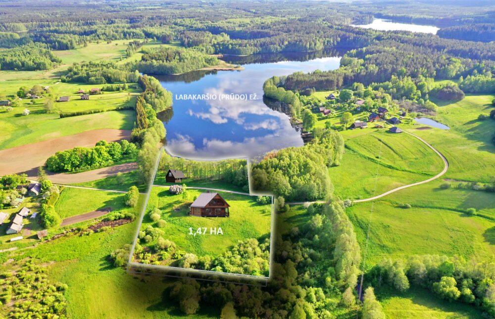 1,47 HA SODYBVIETĖ ANT LABAKARŠIO EŽERO KRANTO MAKSIŪNŲ KAIME, IGNALINOS RAJONE, AUKŠTAITIJOS NACIONALINIAME PARKE