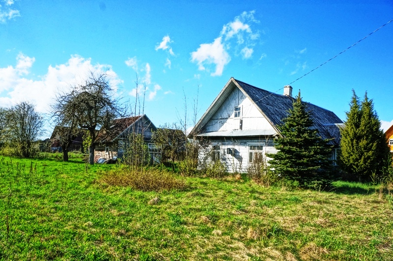 PUIKI MEDINĖ SODYBA SU DAUG PASTATŲ ŠVENČIONIŲ RAJONE, VIDUTINĖS KAIME, APIE 78 KM NUO VILNIAUS