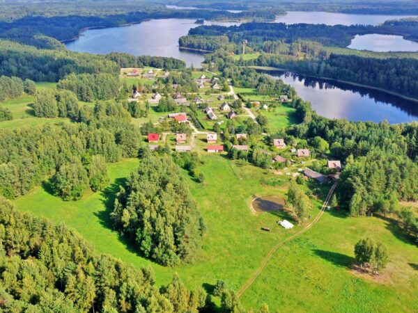Parduodama prie nuostabaus grožio  ir žuvingų ežerų, pušynų apsuptyje, sodyba Ignalinos rajone, Švedriškės kaimo pakraštyje.
