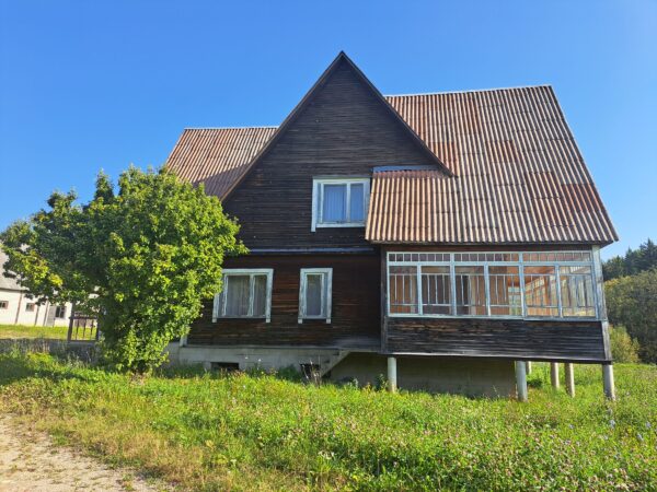 Parduodamas erdvus, puikaus išplanavimo namas Utenos mieste.