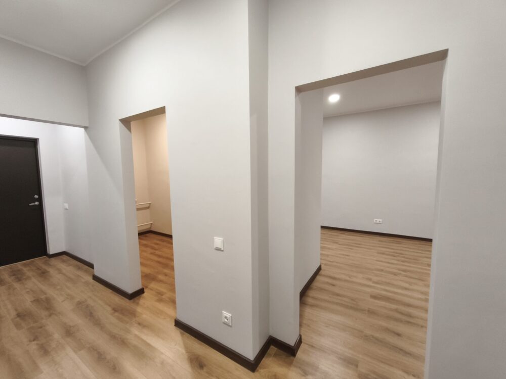 PARDUODAMAS LABAI ŠVIESUS BUTAS SU ATSKIRU ĮĖJIMU ANYKŠČIŲ MIESTE