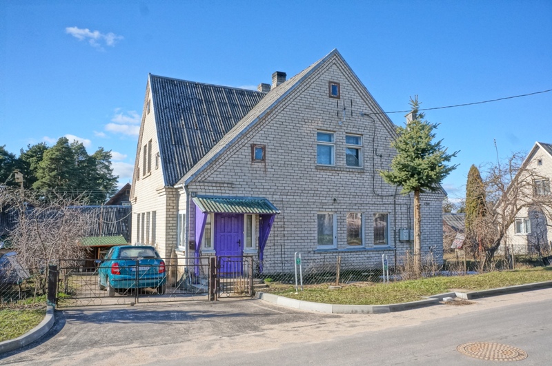 Parduodamas su patogumais mūrinis 2-jų aukštų gyvenamasis namas Švenčionių rajone, Švenčionėlių mieste, Klevų gatvėje