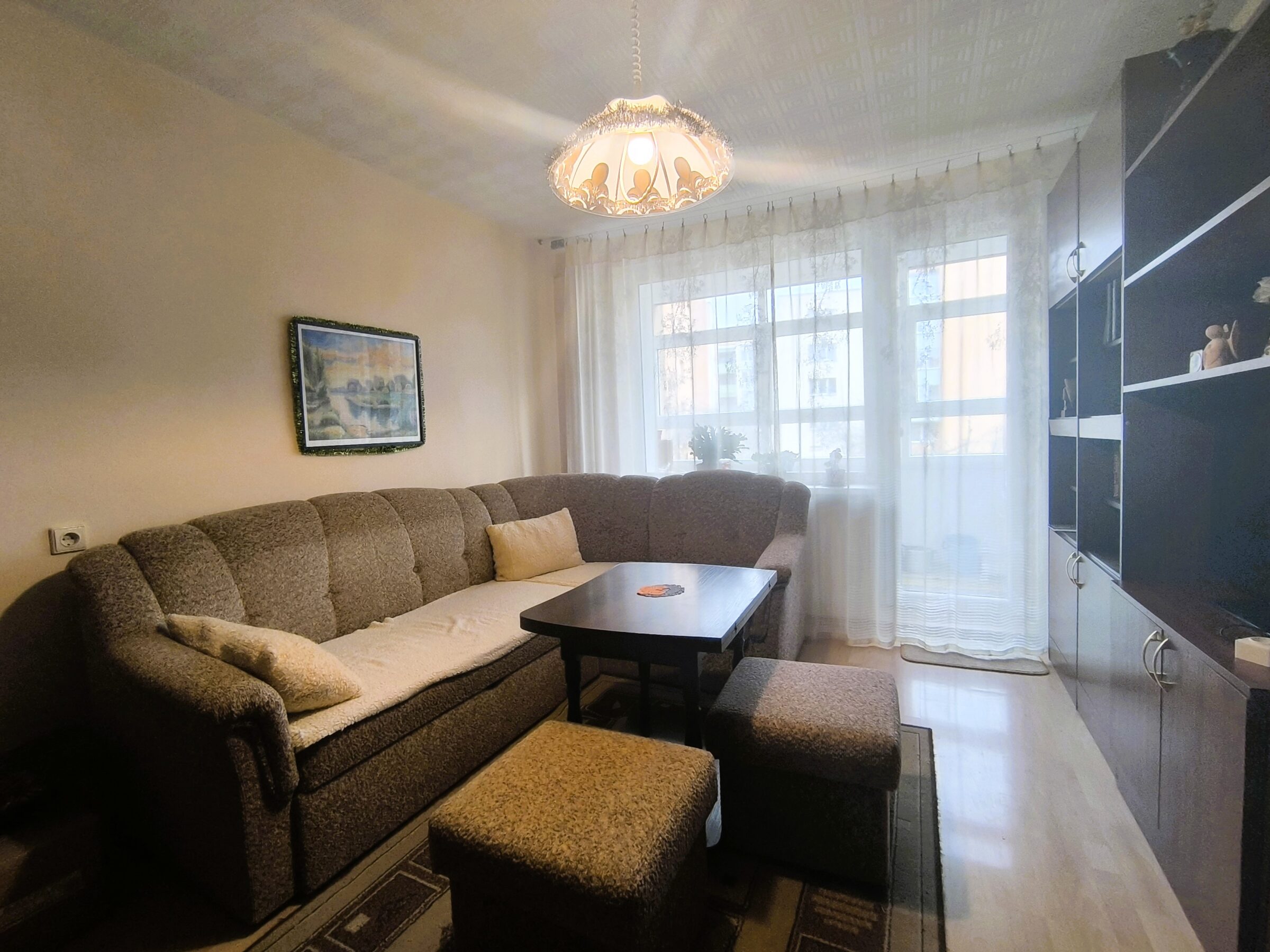 PARDUODAMAS 2 KAMBARIŲ BUTAS MOLĖTŲ MIESTE