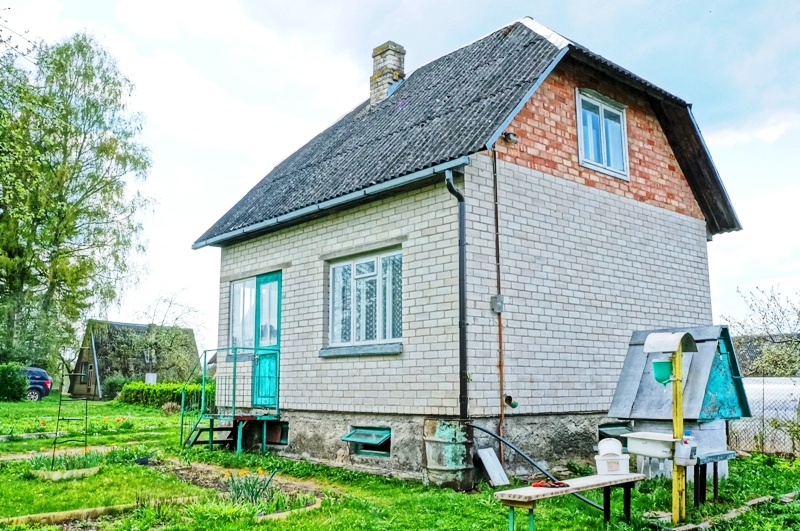 Parduodamas mūrinis sodo namas Švenčionių rajone, Statkuškės kaime, Švenčionėlių pakraštyje.