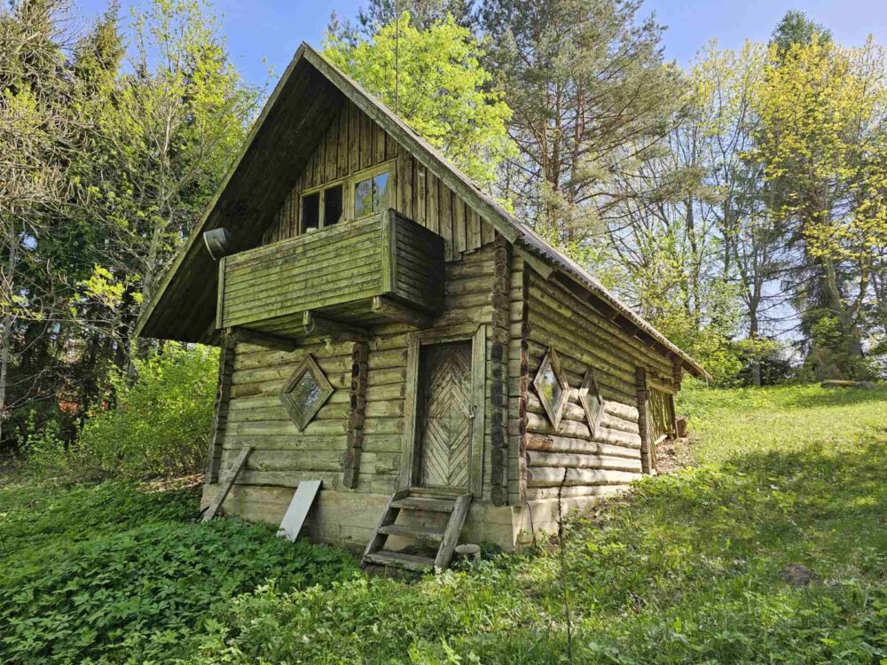 Parduodama Aukštaitijos nacionaliniame parke, Žeimenio ežero pakrantėje rąstinė pirtis