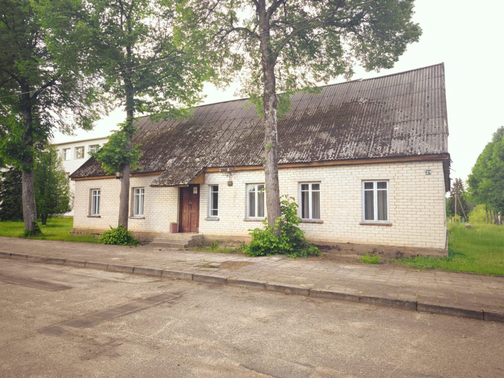 PARDUODAMOS PATALPOS SU 9A ŽEMĖS SKLYPU SALAKO MIESTELYJE, ZARASŲ RAJONE