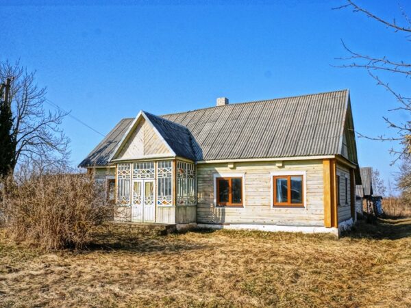 Parduodamas rąstinis gyvenamasis namas Ignalinos rajone, Mielagėnų pakraštyje.