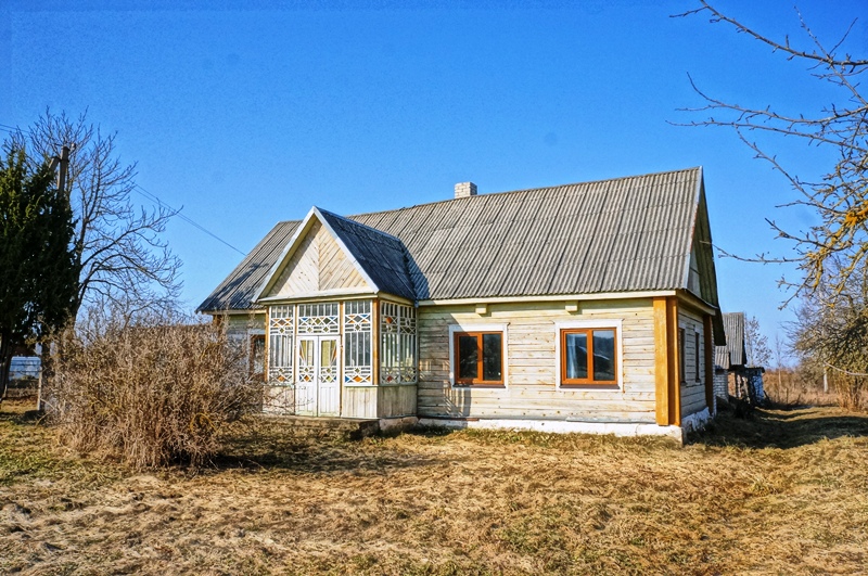 Parduodamas rąstinis gyvenamasis namas Ignalinos rajone, Mielagėnų pakraštyje.