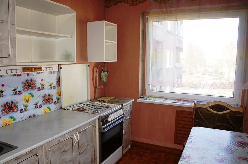 Parduodamas BE SKOLŲ, su patogumais 1 kambario butas Ignalinos rajone, Didžiasalio miestelyje, trečiame aukšte iš penkių