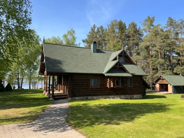 ALAUŠO EŽERO PAKRANTĖS SVAJONĖ – SODYBA ANT EŽERO KRANTO PUŠYNE !