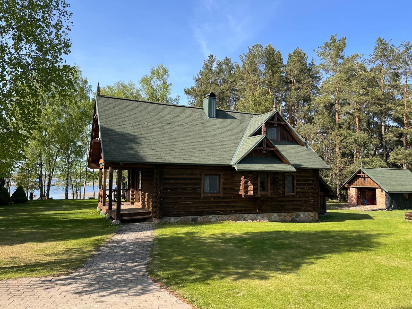 ALAUŠO EŽERO PAKRANTĖS SVAJONĖ – SODYBA ANT EŽERO KRANTO PUŠYNE !