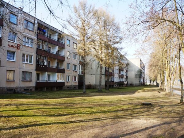 Parduodamas be skolų, su patogumais 2 kambarių butas Ignalinos rajone, Didžiasalio daugiabučių kvartale, pirmame aukšte.