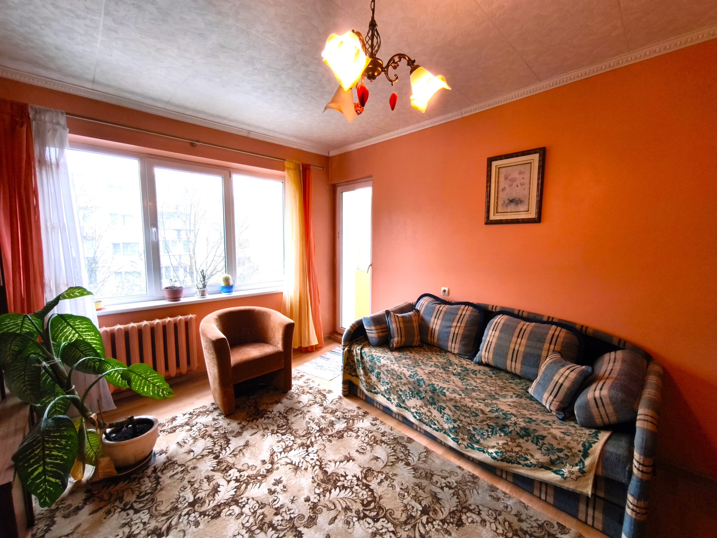 PARDUODAMAS 3 KAMBARIŲ BUTAS ŠEŠKINĖJE, VILNIUJE