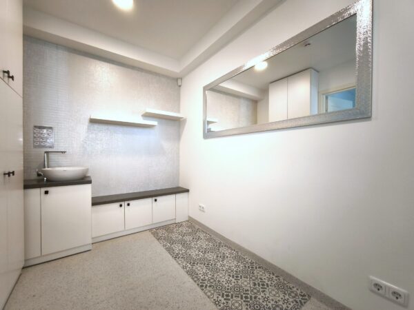 PARDUODAMOS GROŽIO KABINETO PATALPOS UTENOS MIESTO CENTRE – MAIRONIO G. 17