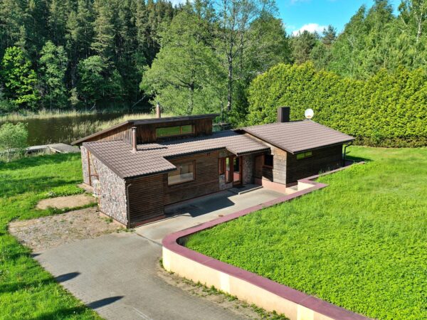 IŠSKIRTINĖ VILA ANT EŽERO KRANTO – ZARASŲ MIESTE
