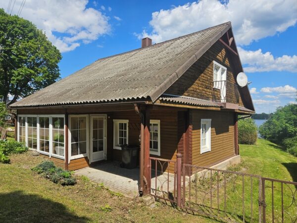 Parduodamas rekonstruotas gyvenamasis namas su naujai pastatytu svečių namu ir pirtimi ant Erzvėto ežero kranto Ignalinos rajone, Kukutėlių kaimelyje...