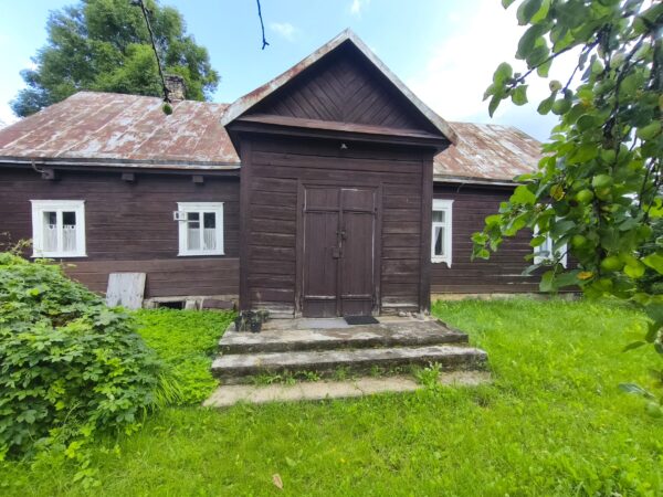 PARDUODAMAS ISTORINIS RĄSTINIS NAMAS UŽPALIŲ MIESTELYJE, UTENOS RAJONE