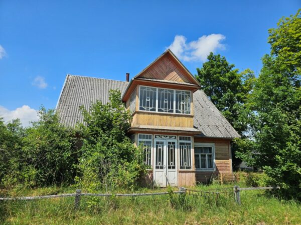 SODYBA SIRVĖTOS REGIONINIAME PARKE – 6,6 HA ŽEMĖS IR 500 M UPĖS PAKRANTĖS!