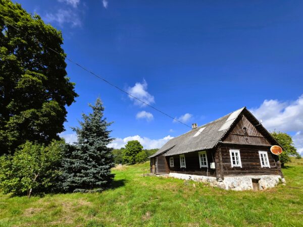 SODYBA VERKNĖS AUKŠTUPIO KRAŠTOVAIZDYJE – TRAKŲ RAJONE, TARP GILUŠIO, GILANDŽIO IR PAKALNIO EŽERŲ !